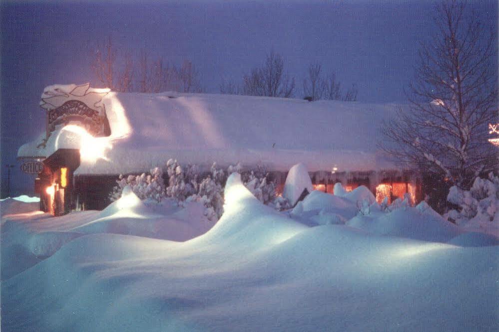 Whistling Swan Motel East Glacier Park Village Exterior photo