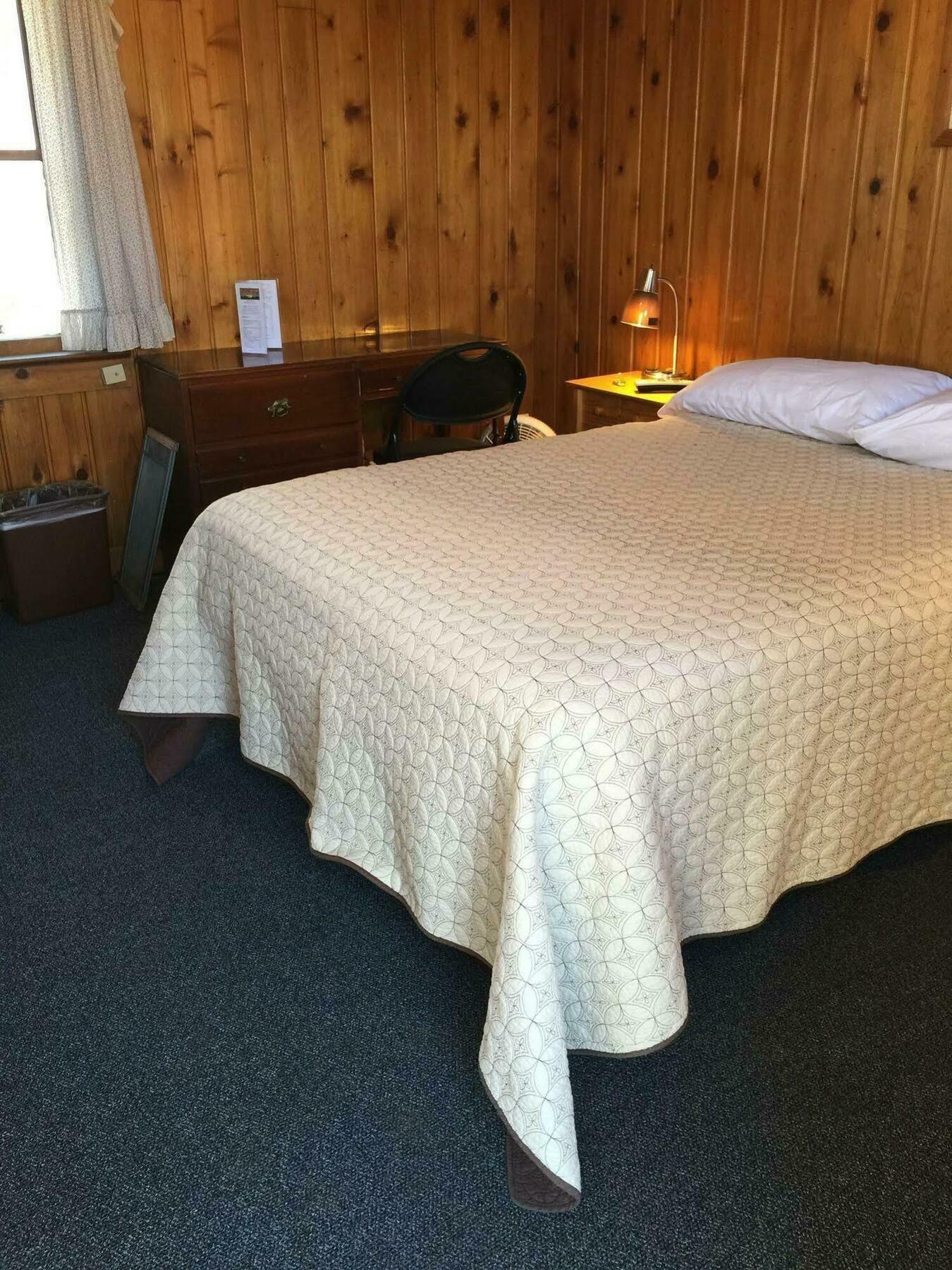 Whistling Swan Motel East Glacier Park Village Exterior photo